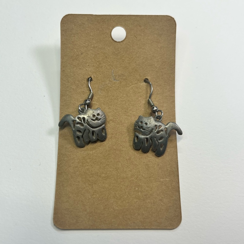 cute silver cat earrings!